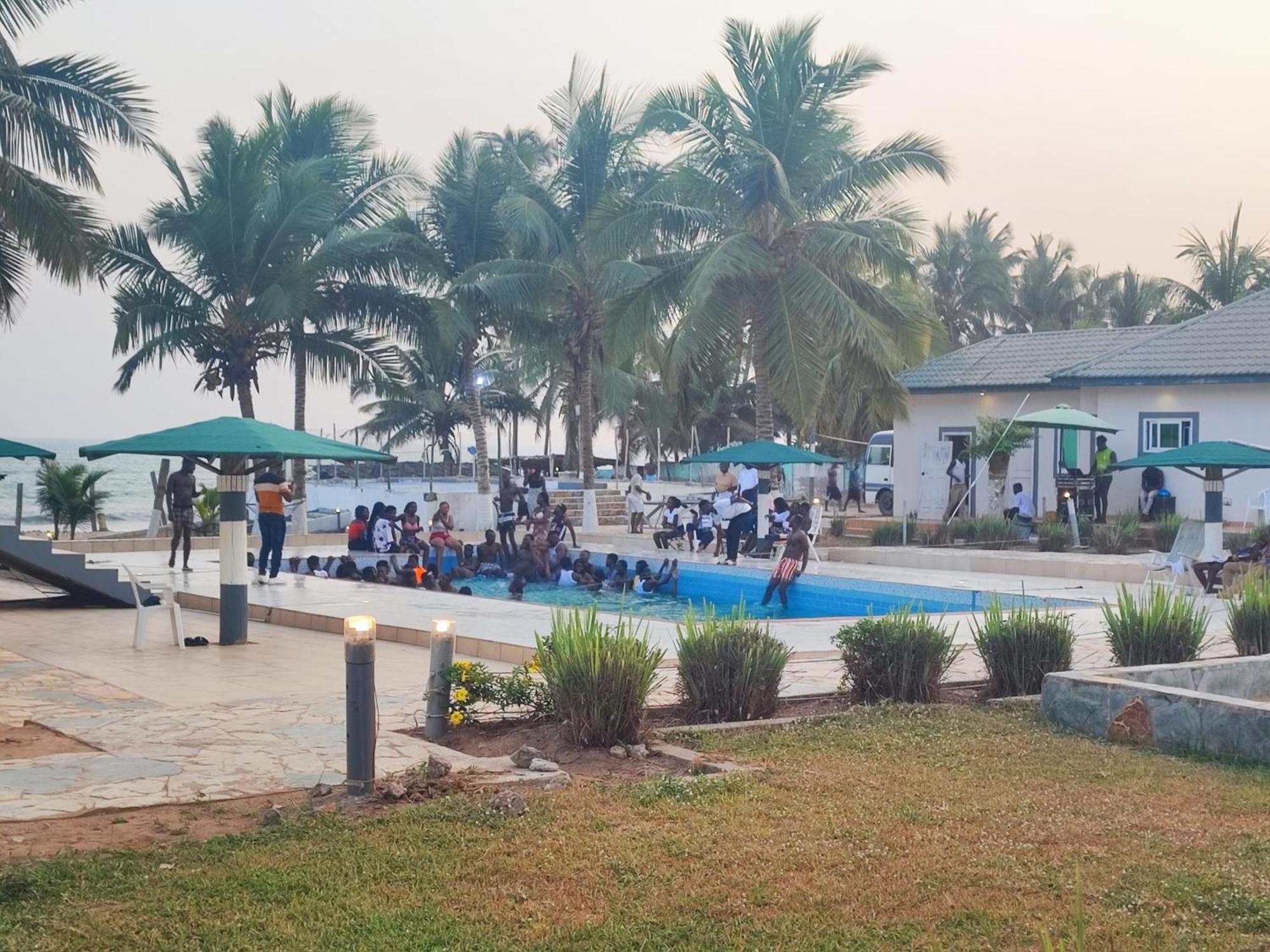 Ellisa Hospitality And Spa Hotel Accra Buitenkant foto
