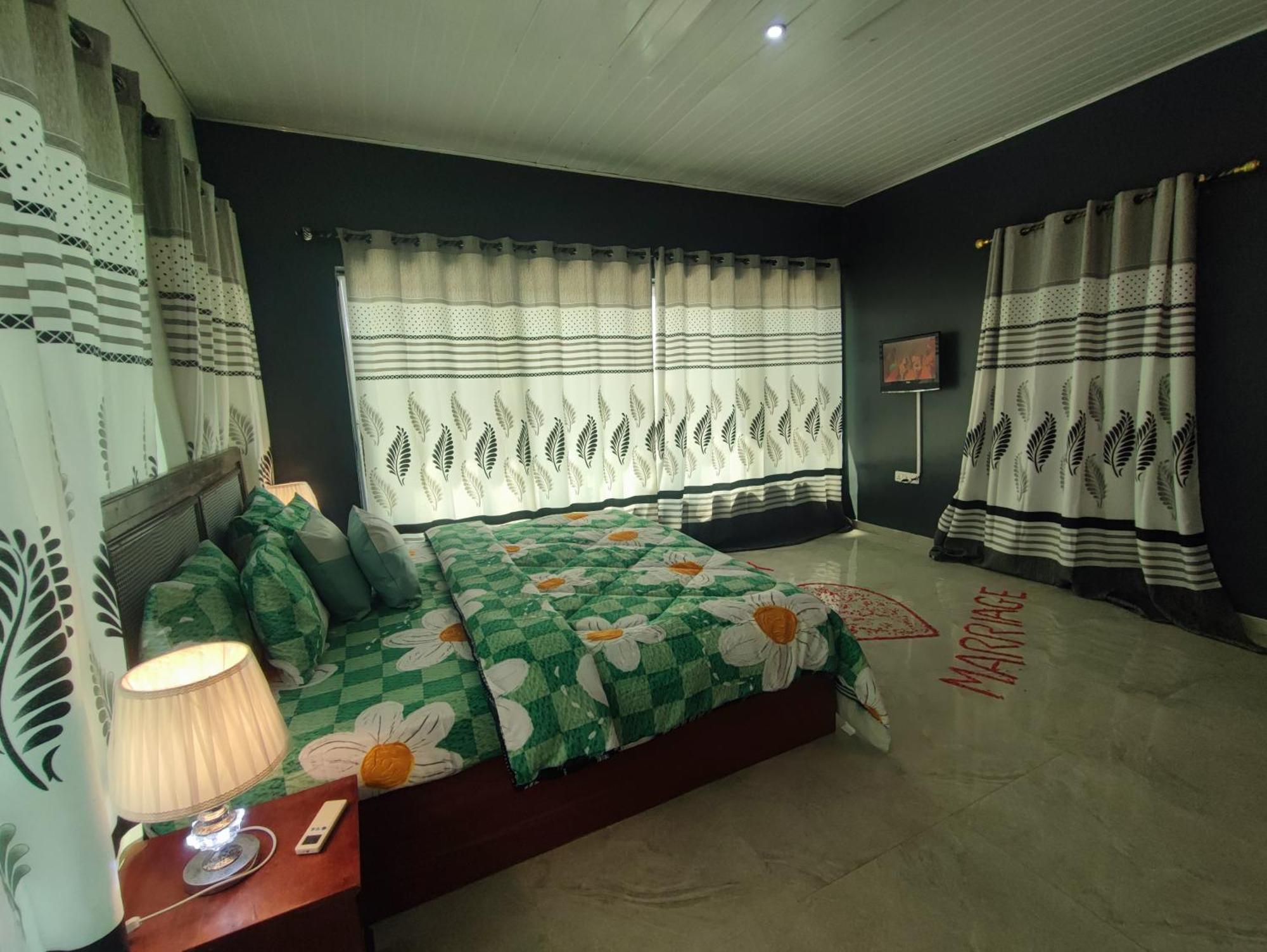 Ellisa Hospitality And Spa Hotel Accra Buitenkant foto