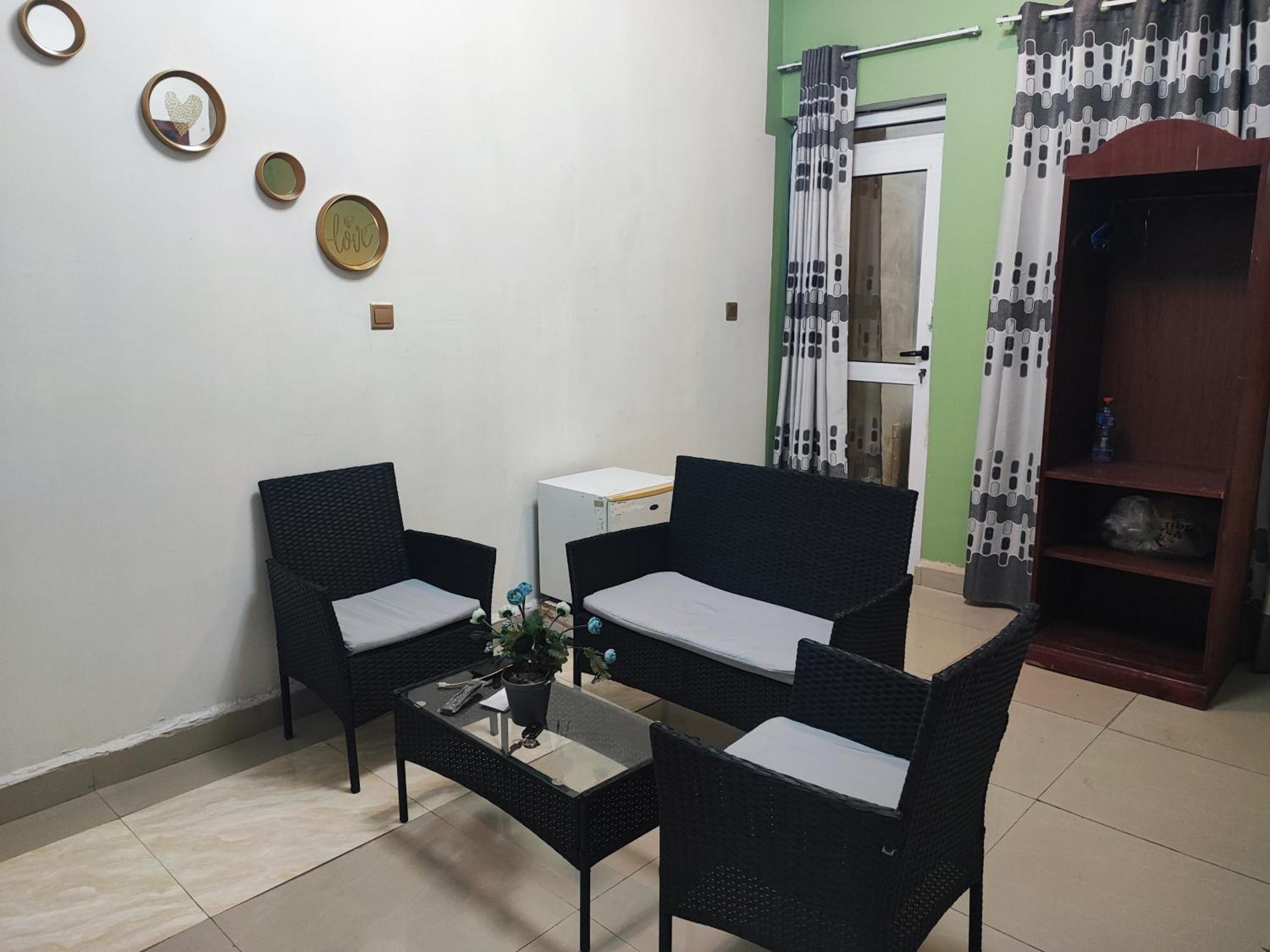 Ellisa Hospitality And Spa Hotel Accra Buitenkant foto